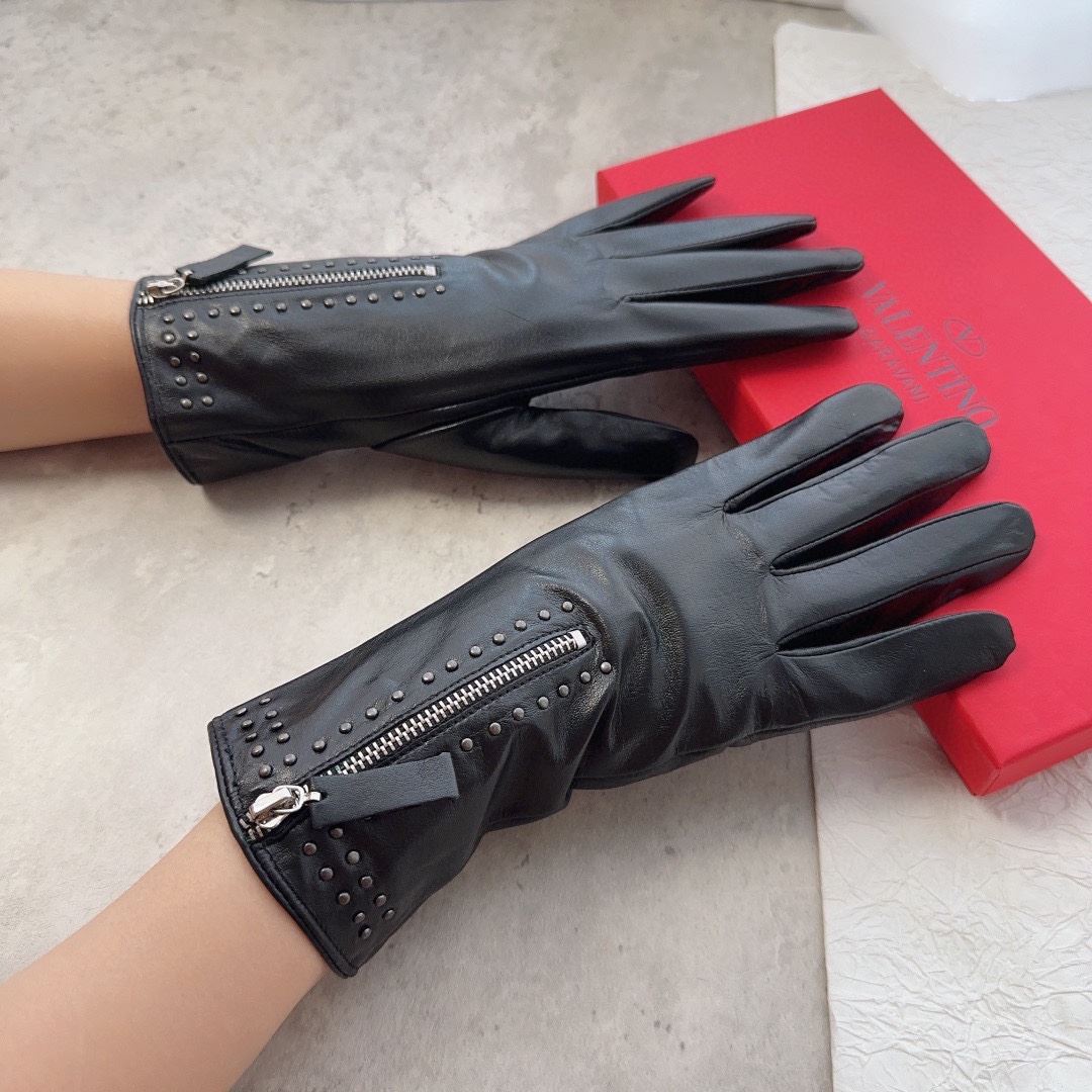 Valentino Gloves